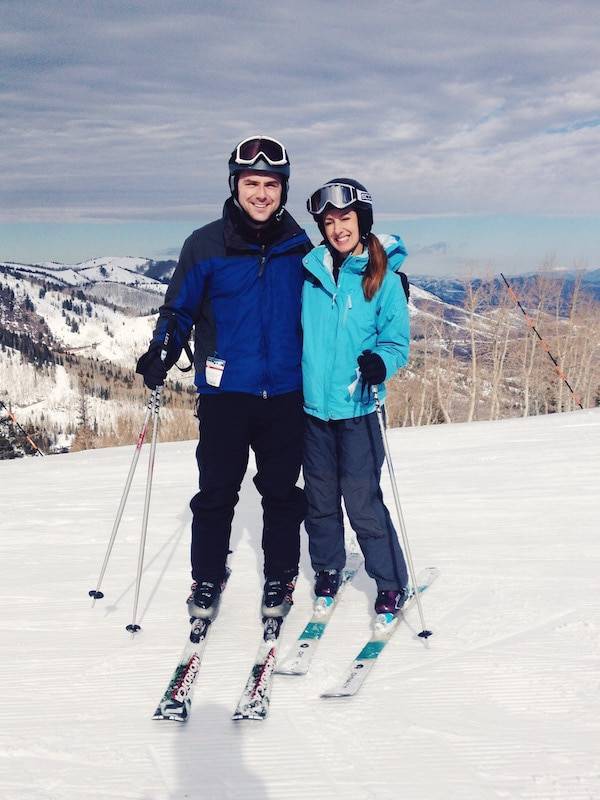 Man and woman in skis.
