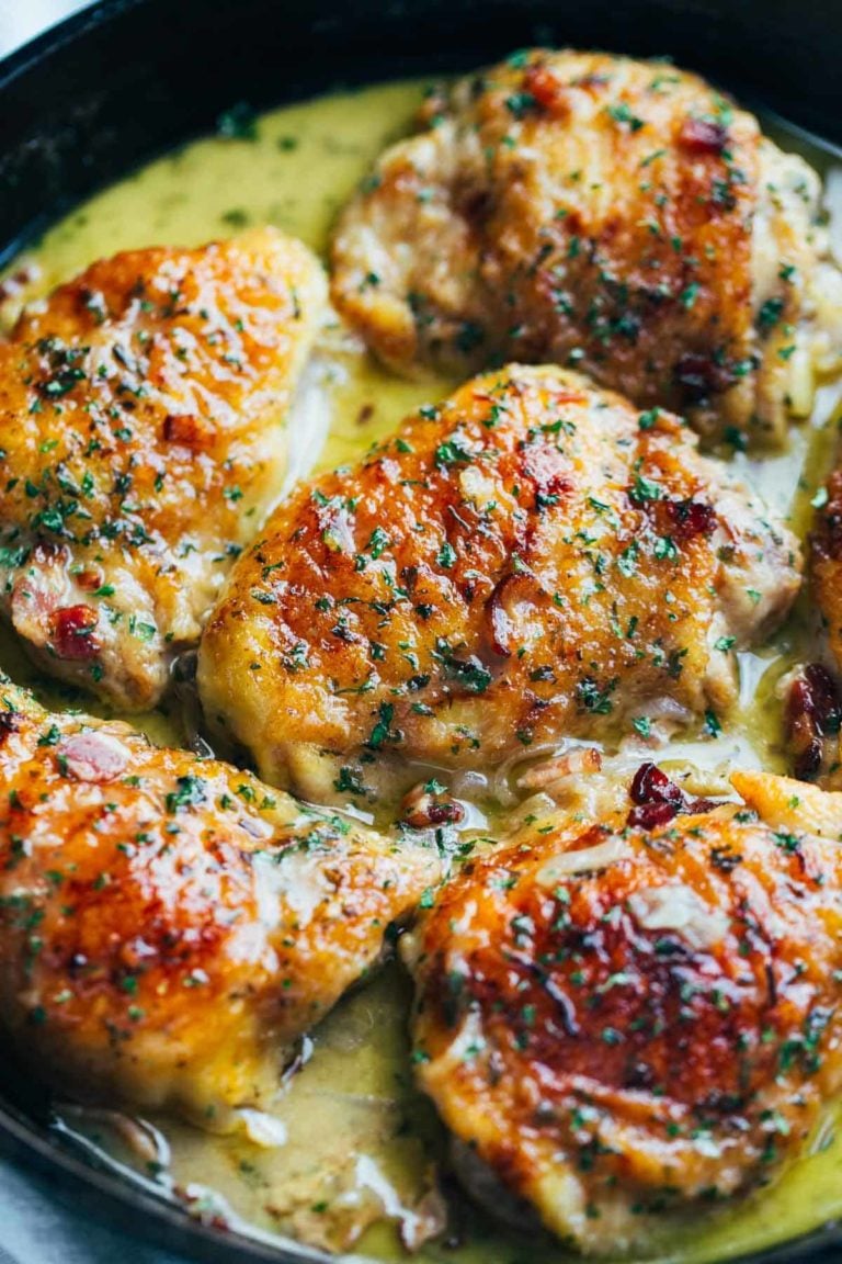 Skillet Chicken with Bacon and White Wine Sauce Recipe - Pinch of Yum