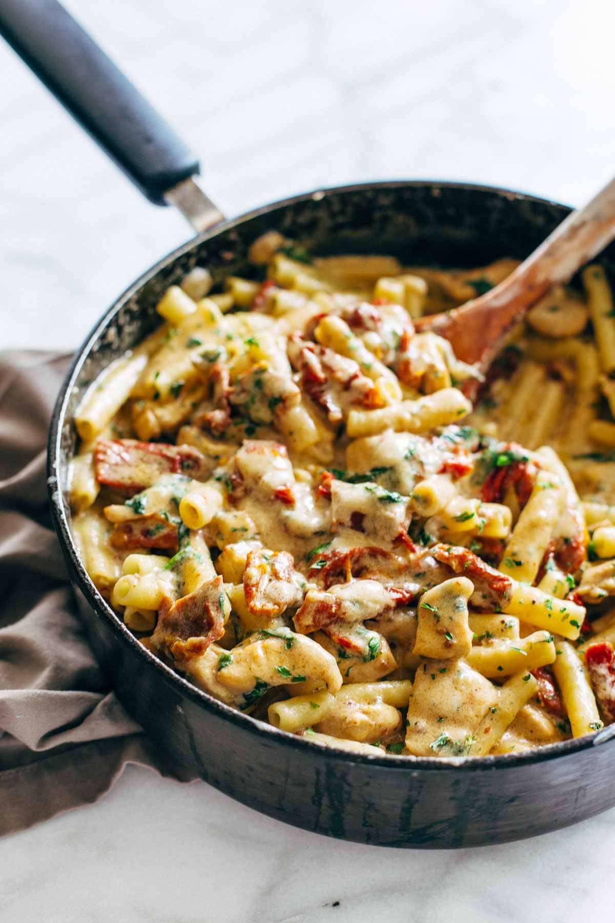 Sun Dried Tomato Chicken Florentine Pasta - a 30 minute recipe with a sun dried tomato cream sauce, chicken, ziti, and Mozzarella cheese. | pinchofyum.com