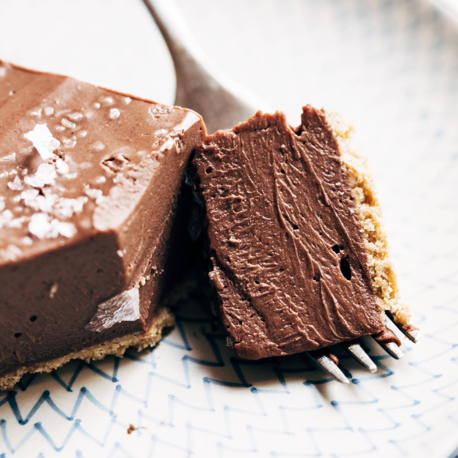 https://pinchofyum.com/wp-content/uploads/Vegan-Chocolate-Pie-Recipe.jpg