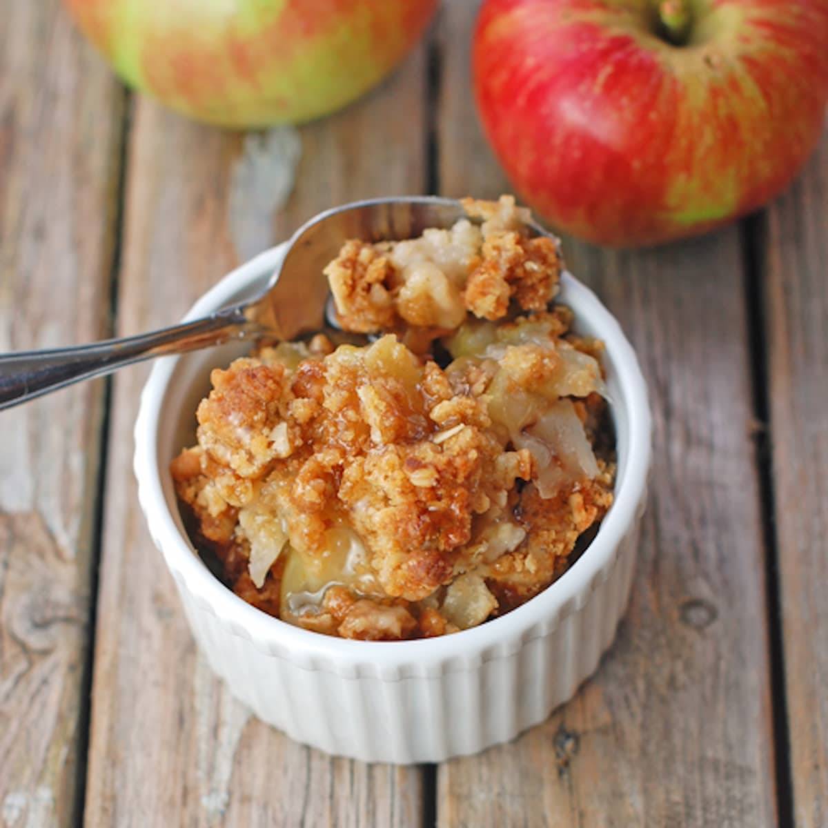 Apple crisp in a white dish.