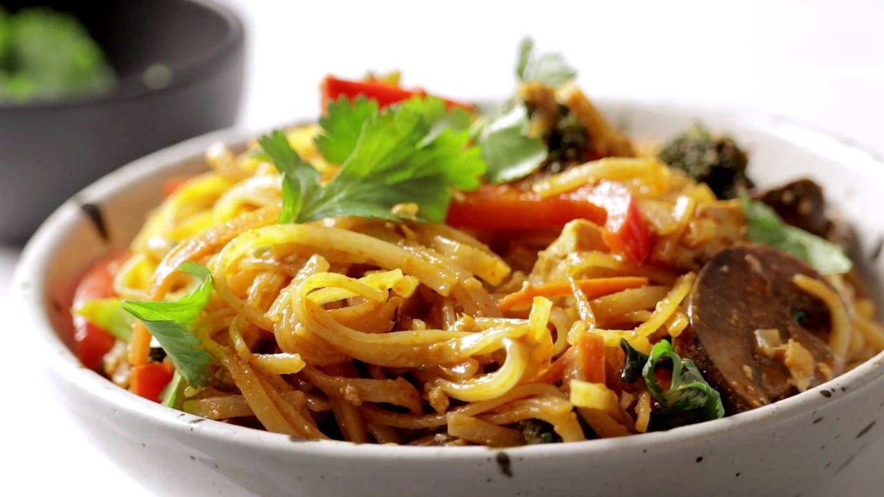 Red Curry Noodles Recipe Pinch Of Yum   Gqdhq 7j9ga 